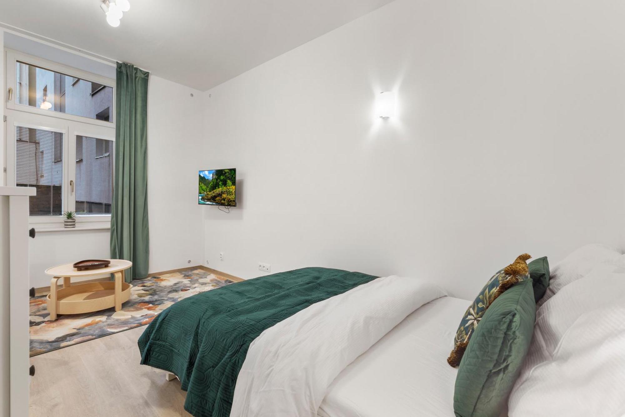 Garden Haven Studio In Old Town Братислава Екстер'єр фото
